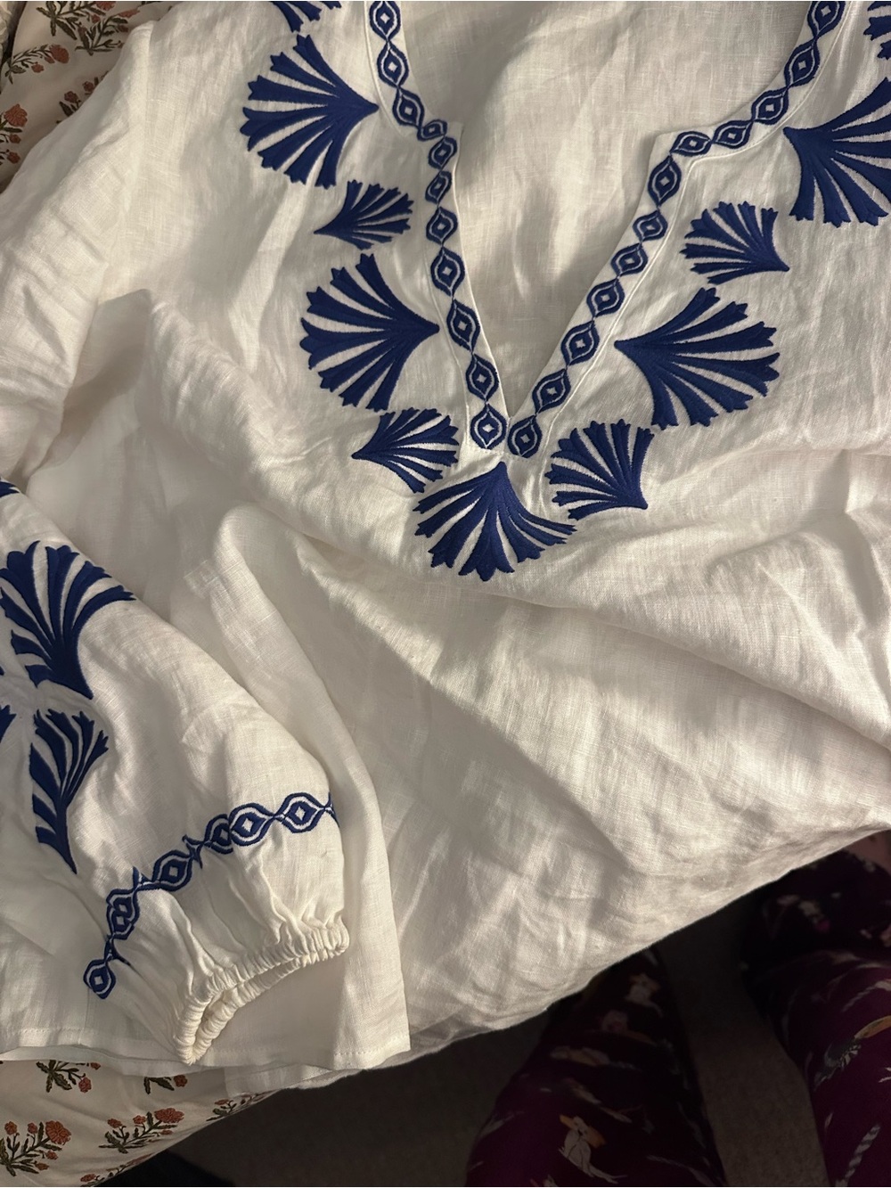 Boden Bonnie top  Linen Tunic with Blue Embroidered V-Neck - Picture 2 of 2